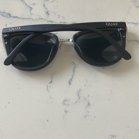 QUAY AUSTRALIA SUNGLASSES. - Picture 3 of 8
